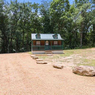 Rustic cabin above Smith Lake w/ hiking & Wi-Fi