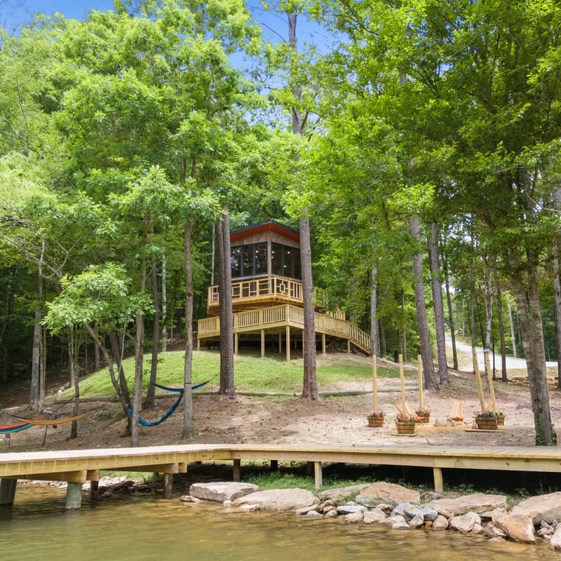 Lakefront Treehouse • Gentle Slope • WiFi • Deck!